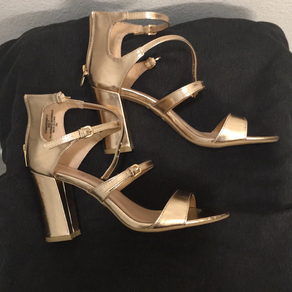 Steve Madden high heel pumps gold